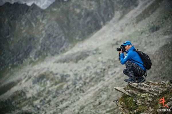能“活活”跑完400公里的都是些什麼人？揭開鏡頭下真實的跑者