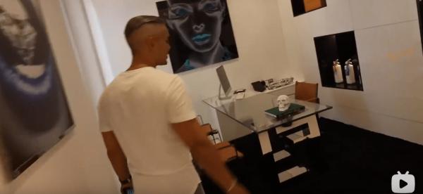 迪拜小哥甩賣7.7億豪宅 買就送勞斯萊斯和法拉利 迪拜小哥甩賣7.7億豪宅 買就送勞斯萊斯和法拉利