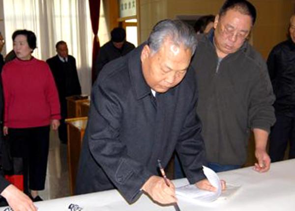 海軍第八任政委,55歲升中將,61歲升上將,64歲被免職後退役 海軍第八任政委,55歲升中將,61歲升上將,64歲被免職後退役