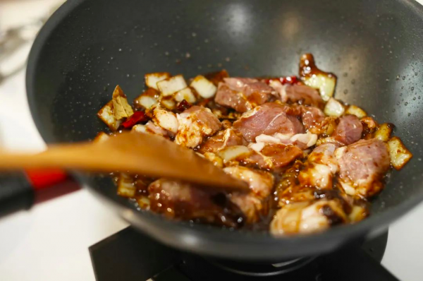 一口就把人饞哭！奶香濃郁無羶味的羊肉今年冬天必須安排上