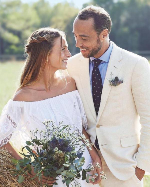 凱特王妃弟弟婚禮照曝光，二姐皮帕入鏡，新娘穿41年前婆婆的婚紗