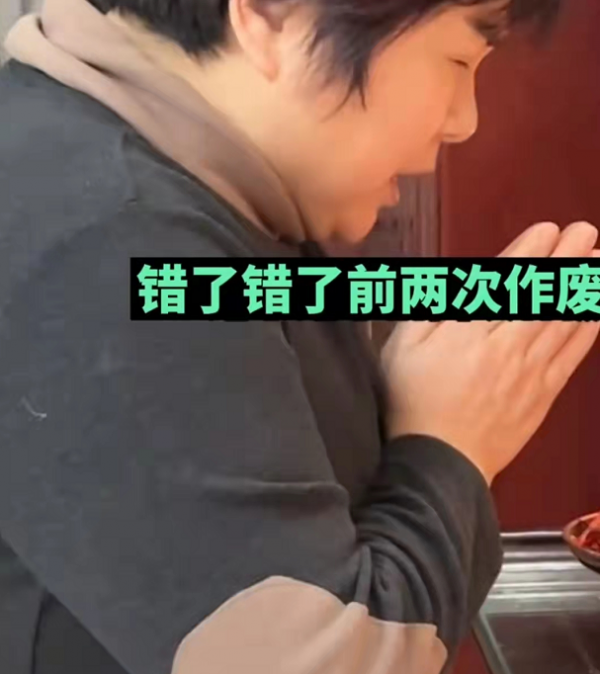 媽媽祈禱女兒考研660分，得知總分的反應亮了，網友：果然是親媽