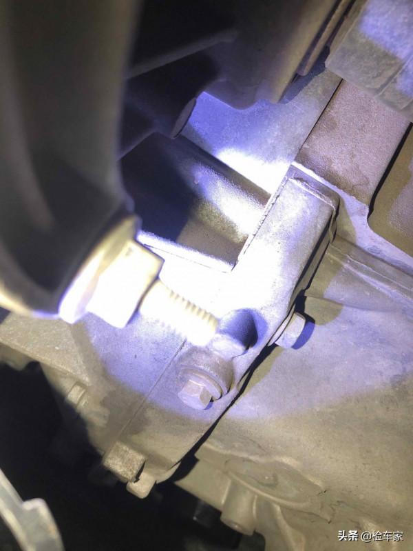 市面僅存兩位數，5萬塊買這輛沃爾沃C30值嗎？賣家：加個好友