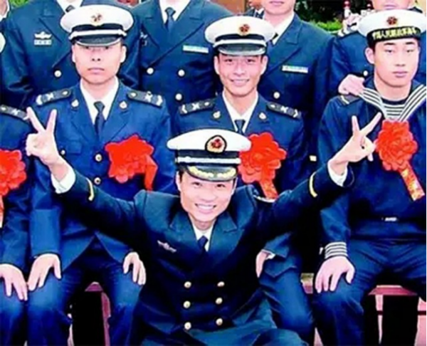 11年前,那個探親中途浴火救44人,全身90%燒傷的子弟兵,現況如何