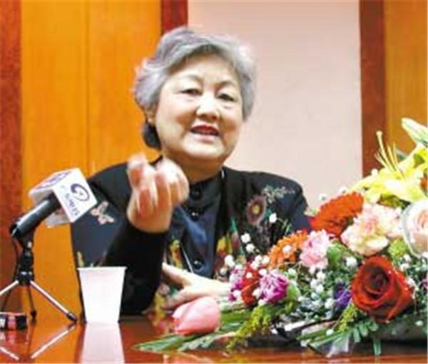 章含之:毛主席英文教師,丈夫出軌後嫁60歲喬冠華,晚年守寡25年 章含之:毛主席英文教師,丈夫出軌後嫁60歲喬冠華,晚年守寡25年