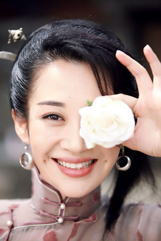 已經52歲的年紀,卻依舊美得像個“少女”,許晴的減齡要點值得學 已經52歲的年紀,卻依舊美得像個“少女”,許晴的減齡要點值得學