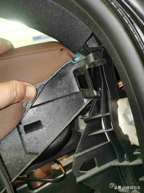 7年車齡的賓士CLA貶值20多萬,白色車身在檢測師眼中逐漸“變黑” 7年車齡的賓士CLA貶值20多萬,白色車身在檢測師眼中逐漸“變黑”