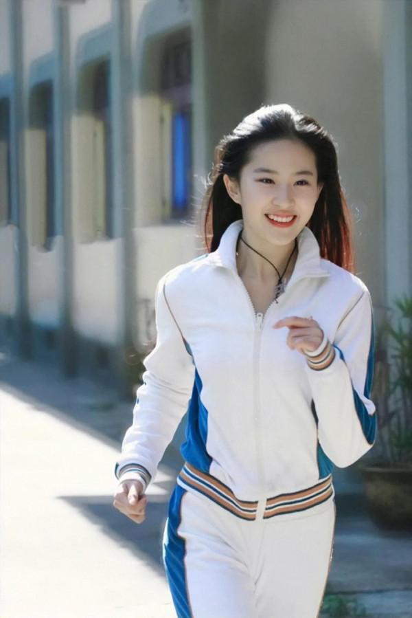 劉亦菲的臉可以堪稱絕色嗎？