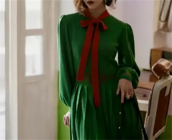 以為很醜，是因為我們只知道一種紅，和一種綠