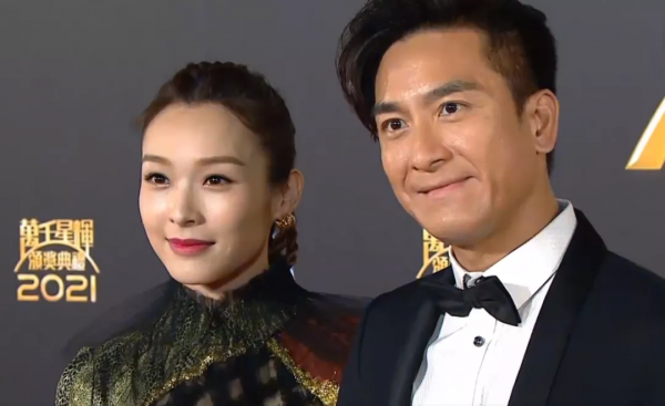 TVB紅毯醜哭了，像鄉鎮模特大賽，鍾嘉欣妝好髒、馬國明泛油光