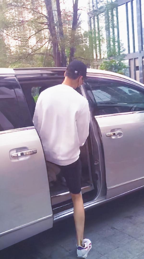 男人臉卻有女人腿，這6位男星的細腿太逆天，有人連腿毛都不長