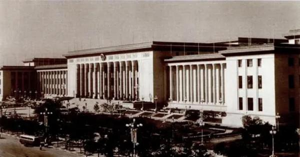 毛主席親自為人民大會堂改名，它原先叫什麼？為什麼要改名字？