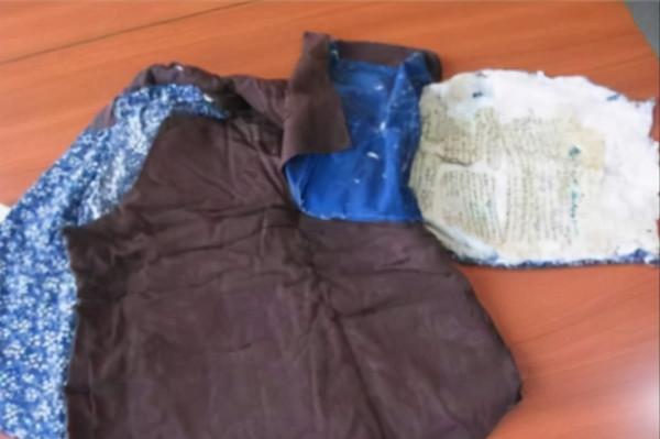 北京一女子整理養父遺物,意外發現神秘血書,揭開其隱藏56年的秘密