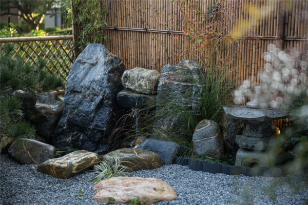 一樓帶60㎡院子的3居室，翻新改造後，效果不輸別墅