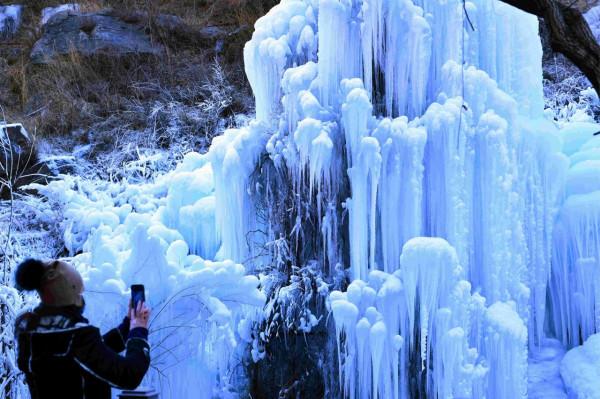 北京神泉峽超美冰瀑 驚豔一整個冬季