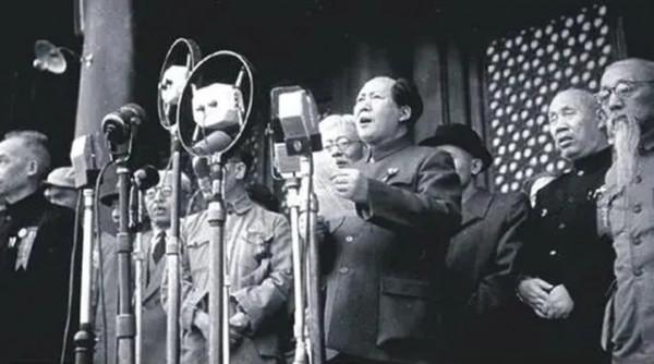 1952年，吳國楨參加蔣介石壽宴，返程發現車子被蔣做手腳