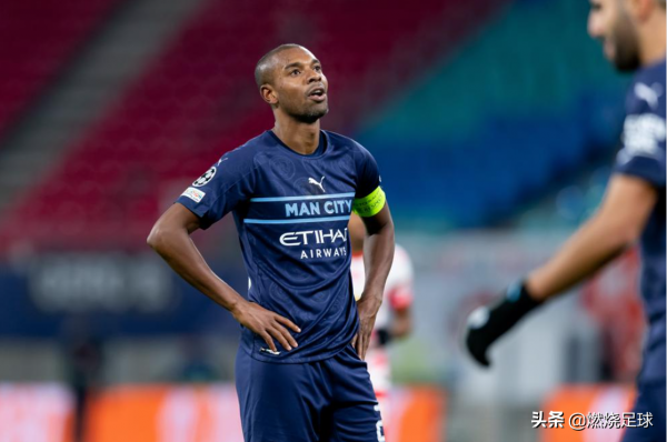 1-2！歐冠亞軍爆冷落敗，大將暴力犯規染紅離場，輸球又輸人