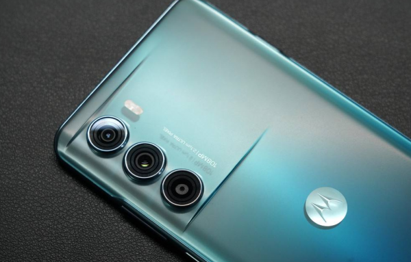 放棄華為，選這3款價效比高的手機，僅需一半價格，還能再用三年