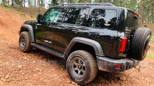 原廠輪轂效果太單一 坦克300改裝輪轂輪胎效果