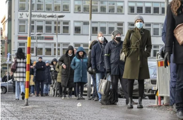 加拿大確診斷崖暴跌 全國防疫政策即將大改 疫苗護照邊境限制或取消