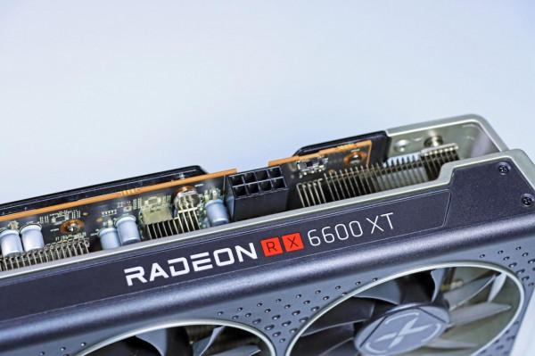 華碩 B660 重炮手 WiFi 登場，這算是半開放式主機嗎？