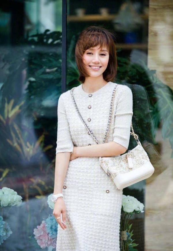 臉上有這3個特徵更適合留劉海，看袁泉就知道，紮起頭髮有些顯老