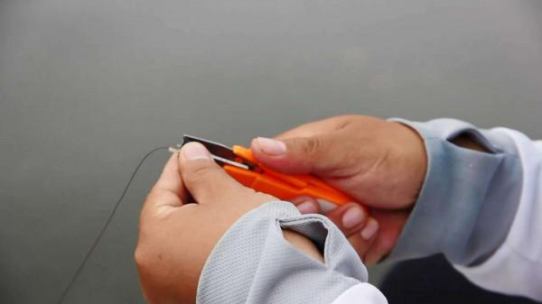 調漂時修剪鉛皮小妙招，想讓浮漂露出幾目就幾目，輕鬆搞定