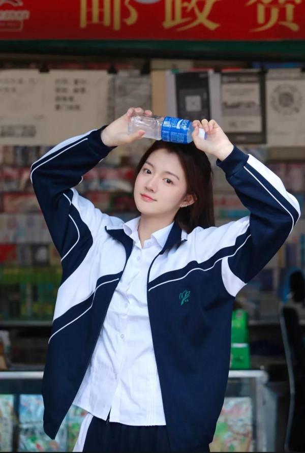 乾淨校園風穿搭,放學一起回家嘛,讓氣質成為你的標籤 乾淨校園風穿搭,放學一起回家嘛,讓氣質成為你的標籤