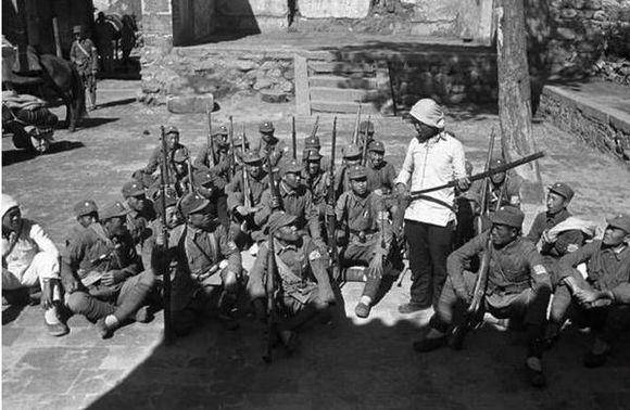 抗日戰爭爆發前夕,紅軍改編為八路軍,超編的3.4萬人哪裡去了? 抗日戰爭爆發前夕,紅軍改編為八路軍,超編的3.4萬人哪裡去了?