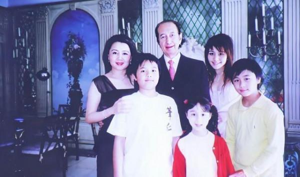 搞定何超瓊後，梁安琪又搞定陳婉珍，兩人一起去上海看奚夢瑤女兒