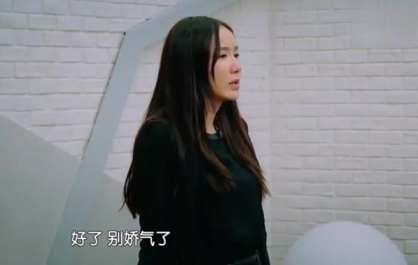 拍戲靠摳圖、1公里內必有五星酒店，“塑膠演員”的下限有多低？