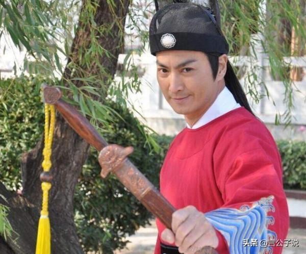 八位“港臺男神”今昔對比，有人帥了一輩子，有人撞臉張紀中