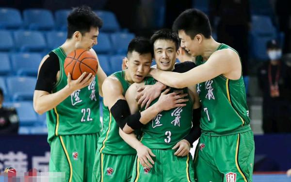 CBA排名大亂！遼寧連勝穩居榜首 山東輸球失顏面 李春江復仇返前三