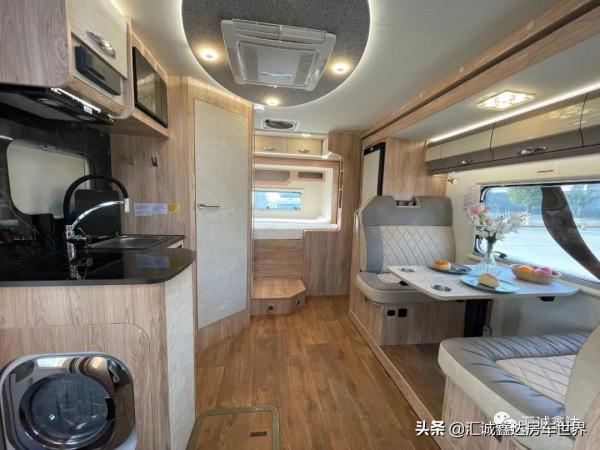 3.0T渦輪增壓配懸浮座的國產房車,空間秒變10多平,吃住不愁 3.0T渦輪增壓配懸浮座的國產房車,空間秒變10多平,吃住不愁