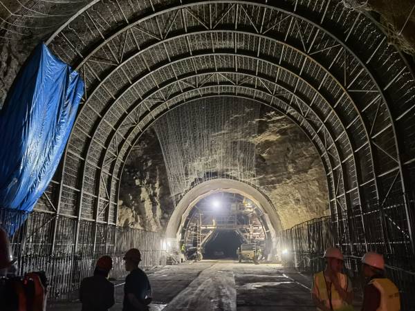 新老成昆線：相隔50年，共同改寫這座小涼山縣城的命運