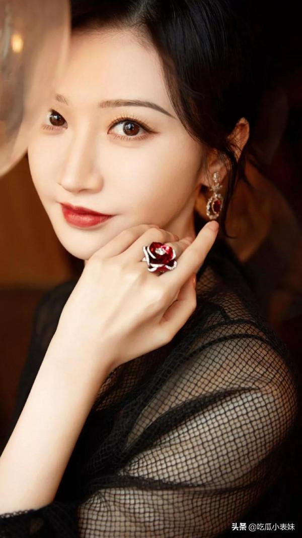 景甜,面板白皙,讓你心動 景甜,面板白皙,讓你心動