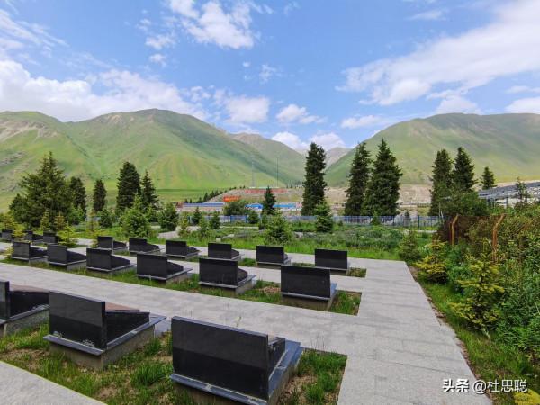 漢EV自駕新疆獨庫公路，探訪獨庫公路烈士陵園，致敬築路人