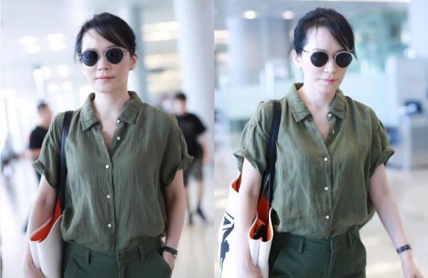 俞飛鴻年過半百卻依舊不顯老,穿短褲秀美腿,青春活力十足 俞飛鴻年過半百卻依舊不顯老,穿短褲秀美腿,青春活力十足