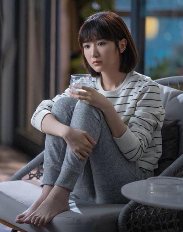 像烏龜一般躲進自己的殼裡 像烏龜一般躲進自己的殼裡