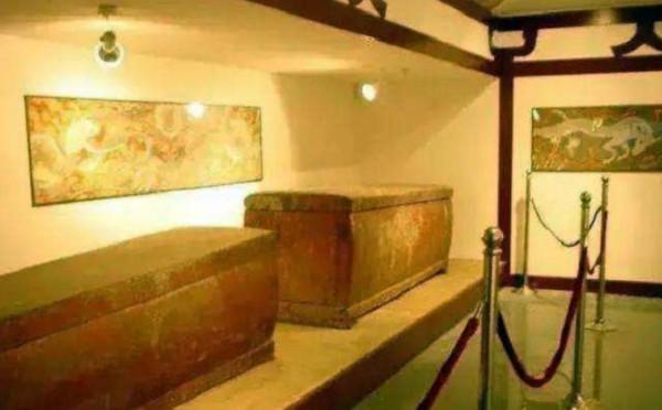 1986年福建一操場，挖出遺體完好的南宋夫妻墓，怎麼儲存的？