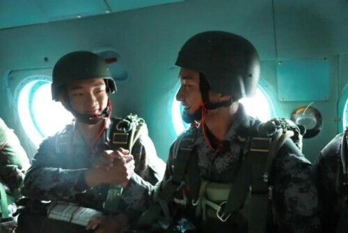 雙胞胎同年考上大學，同年參軍入伍守衛祖國邊防線！這樣的人生不要太精彩