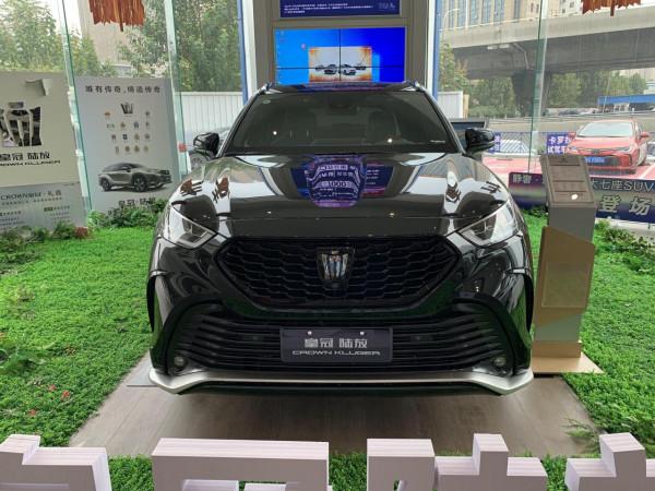 實拍皇冠陸放：豐田版黑武士，內飾精緻，氣場足