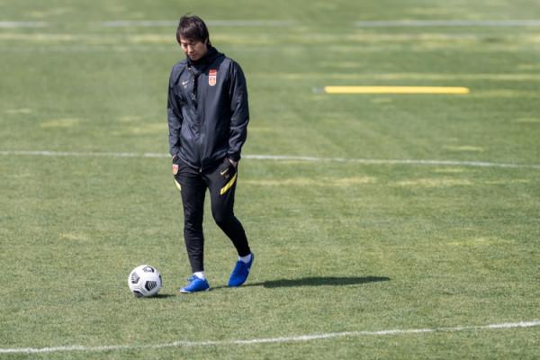 下午16點！李鐵做出爭議決定：國足集訓遭質疑，球迷吐槽聲一片