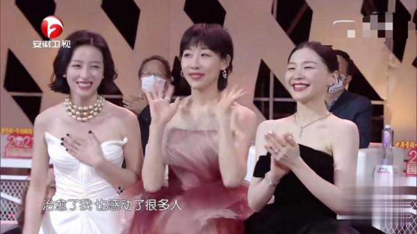 國劇盛典：熱依扎謙遜，吳越一身西裝都在發光，這才是演員的底色