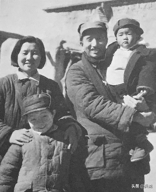 紅色女諜送絕密情報，抬頭髮現異常：劉伯承窗戶的紅頭繩不見了