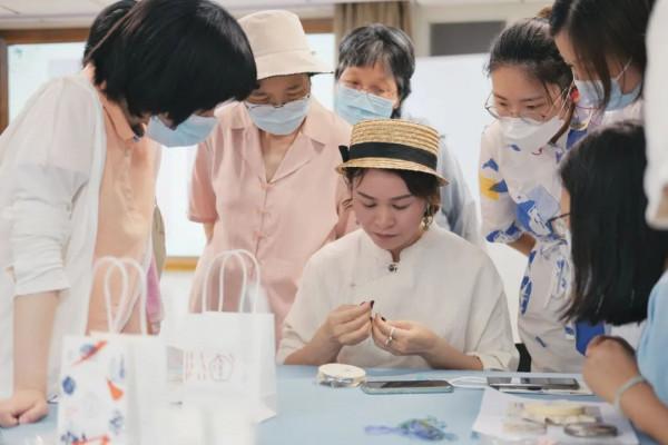 在這場展覽中聆聽明清緙繡書畫和黃道婆的繡織對話 在這場展覽中聆聽明清緙繡書畫和黃道婆的繡織對話