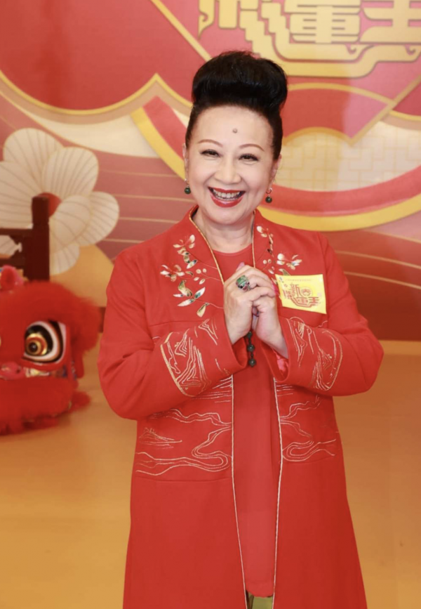 薛家燕笑對被贈言78歲遇真命天子,已有小17歲男友,兩人感情穩定 薛家燕笑對被贈言78歲遇真命天子,已有小17歲男友,兩人感情穩定