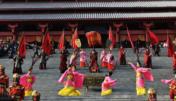 秦始皇：一法度衡石丈尺，掃六合定八荒；一部家族奮鬥史