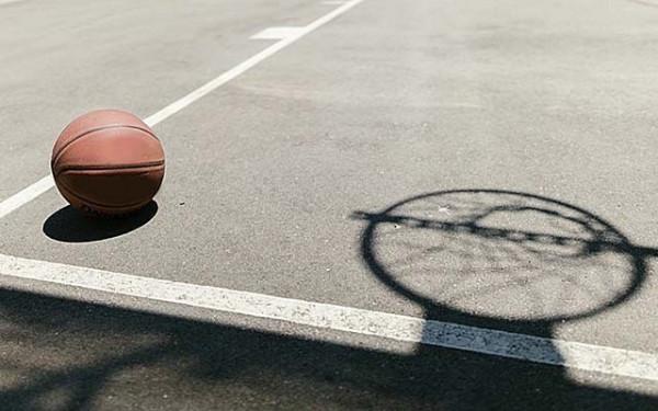 中國籃球金童玉女鞏曉彬李昕，9年前戀愛無結果，最後各自嫁娶