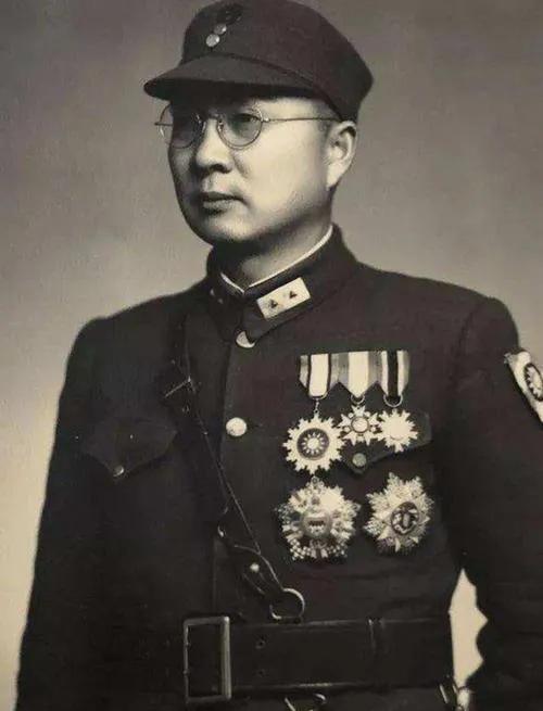 餘則成的“三等雲麾勳章”是什麼級別?可算是黨國“殊遇”了 餘則成的“三等雲麾勳章”是什麼級別?可算是黨國“殊遇”了